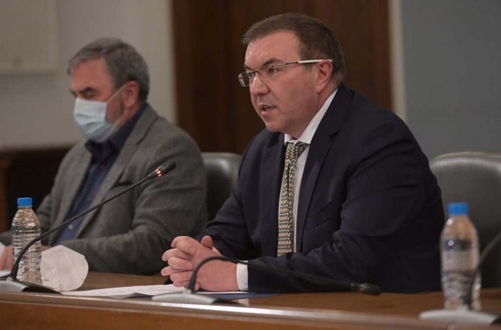 Коронавирусът в България: Бизнес намекна за "масово и нежелано струпване на хора", ако няма компенсации