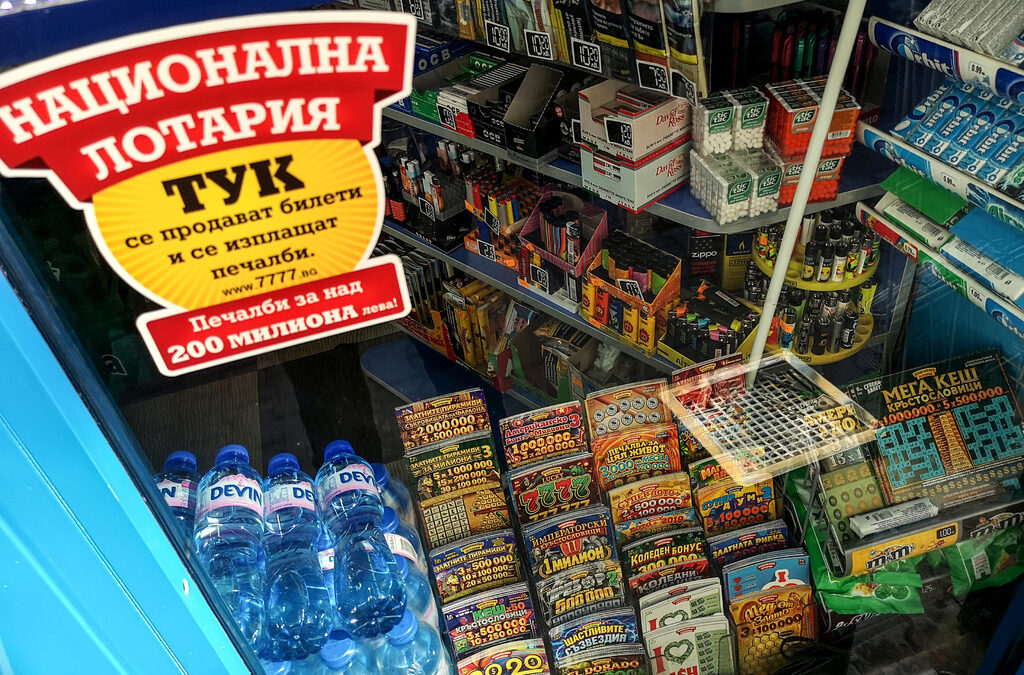 Лотарията твърди, че Законът за хазарта ѝ е давал възможност да не плаща 15% върху всички приходи от лотариите, а 20% само върху комисионите и таксите, които фирмите му са събирали от участниците в лотариите Лотарията твърди, че Законът за хазарта ѝ е давал възможност да не плаща 15% върху всички приходи от лотариите, а 20% само върху комисионите и таксите, които фирмите му са събирали от участниците в лотариите