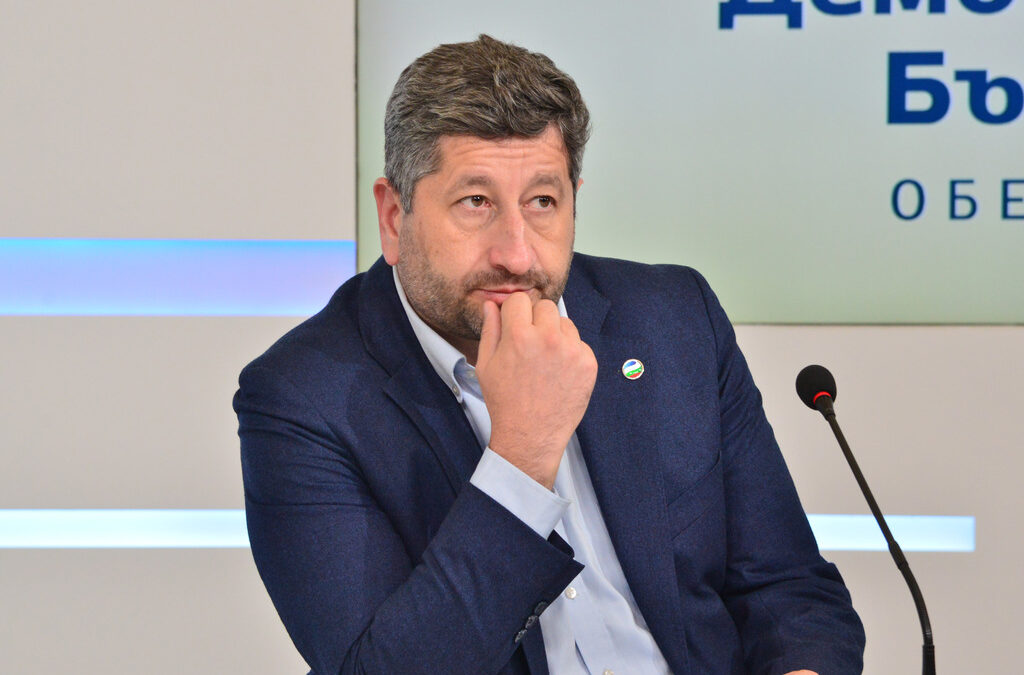 Съпредседателят на "Демократична България" и бивш правосъден министър Христо Иванов подчерта, че новите предложения на управляващите не съответстват на препоръките на Венецианската комисия
