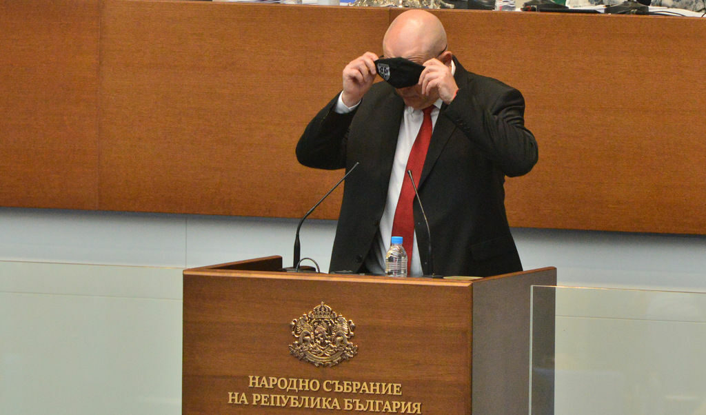 Година по-късно: Пеевски, Еврото и Борисов са "невидими" за Гешев