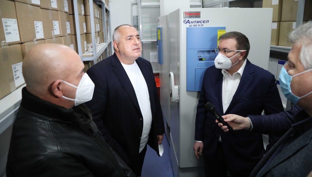 Посещение в Националния център по заразни и паразитни болести, където е един от хладилниците за COVID ваксини