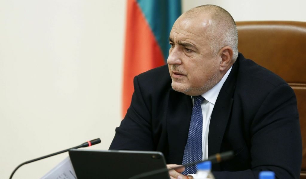 "С тези 125 милиона лева, общо 305 милиона лева са дадени от парите на българските данъкоплатци за ваксини. Ваксините са безплатни и се слагат само при желание от страна на всеки българин", заяви премиерът Бойко Борисов. "С тези 125 милиона лева, общо 305 милиона лева са дадени от парите на българските данъкоплатци за ваксини. Ваксините са безплатни и се слагат само при желание от страна на всеки българин", заяви премиерът Бойко Борисов.