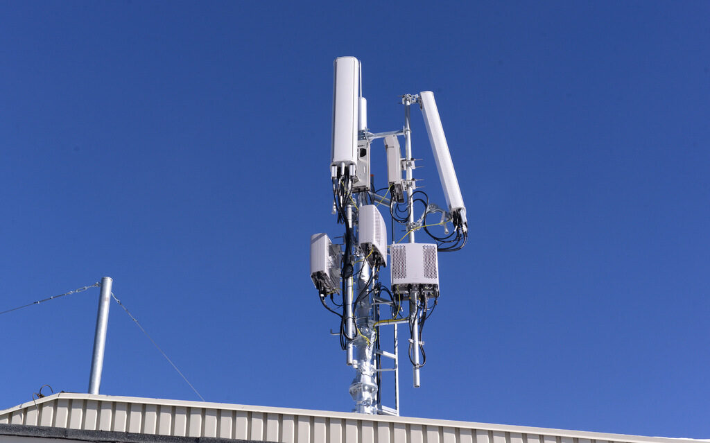 Съдът определи: честотите за 5G мрежите са раздадени незаконно