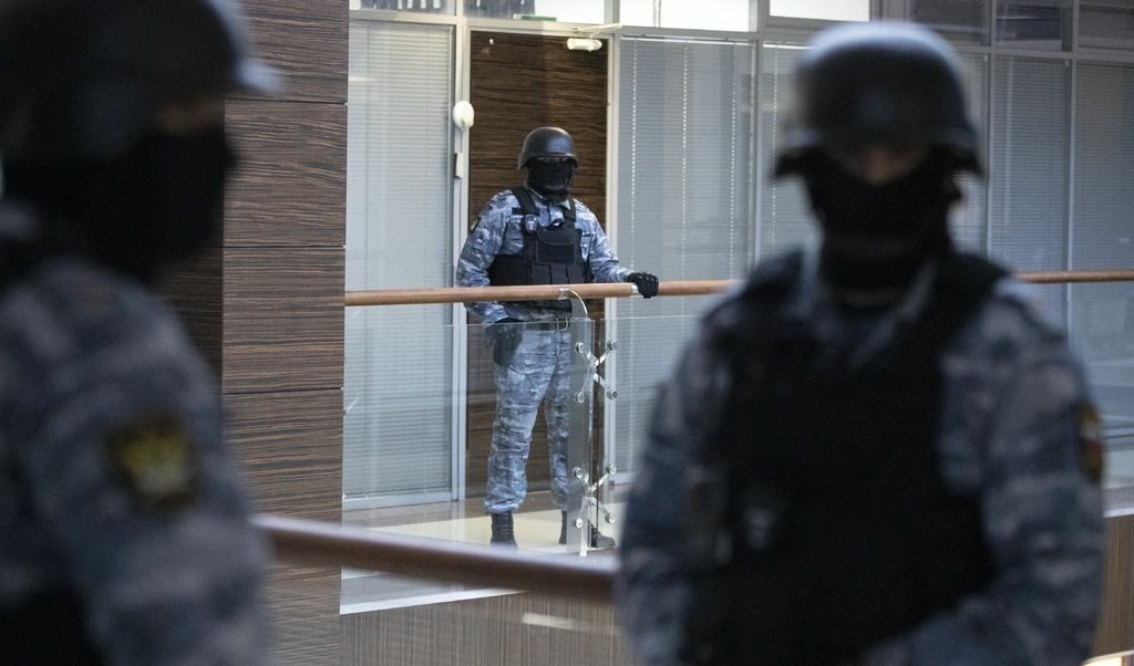 Специални части на руската полиция при обиска на 5 ноември в централата на Фонда за разследване на корупцията на Алексей Навални.