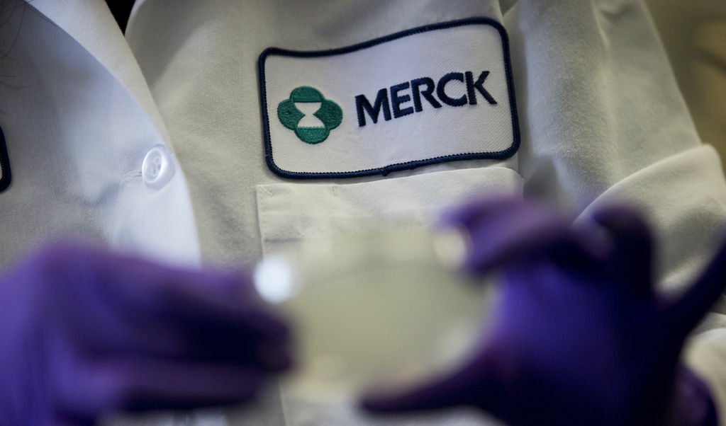 Merck се отказа от изработване на ваксина, ще се фокусира върху лечение на Covid-19 Merck се отказа от изработване на ваксина, ще се фокусира върху лечение на Covid-19