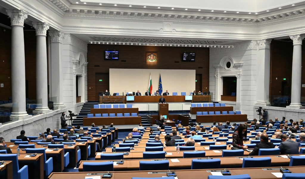 Трябва да си дадем реална сметка, че това е тенденция в развитието на парламентаризма у нас не от вчера. Никой не е направил преврат или суспендирал конституцията.