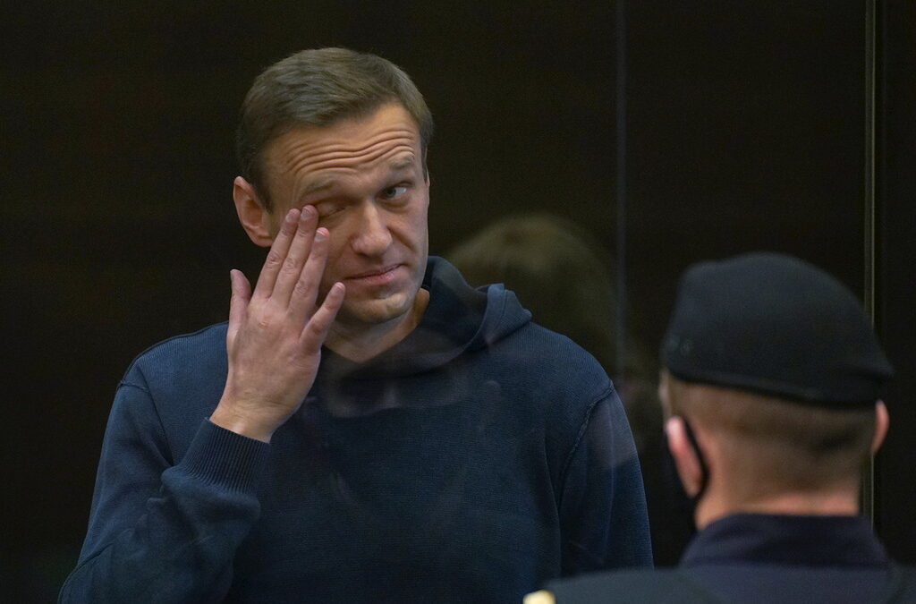 Навални призова за "освобождаване" на Русия, щабът му спира протестите до пролетта