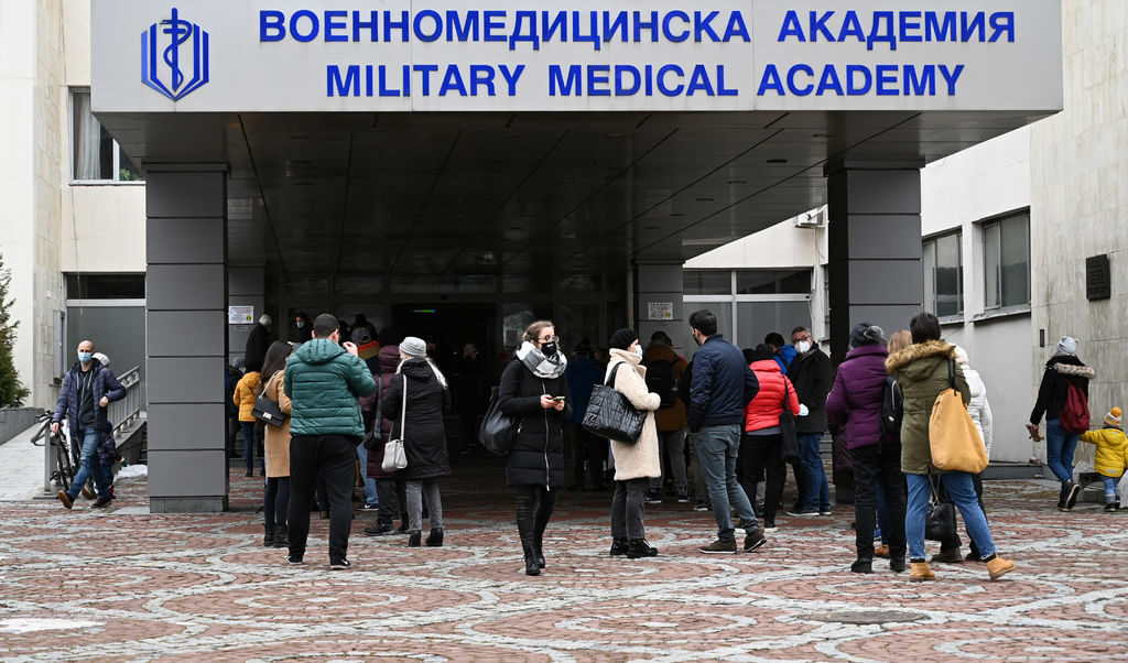 Публикуваните разкази са от понеделник - вторник, в разгара на масовото ваксиниране.