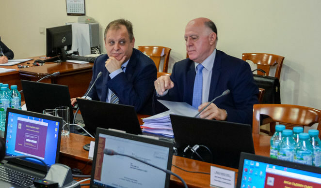 "Необоснованото разширяване на правомощията на председателя на ВАС, от което той очевидно се възползва, му дава възможност на практика да извършва кадруване чрез командироване."