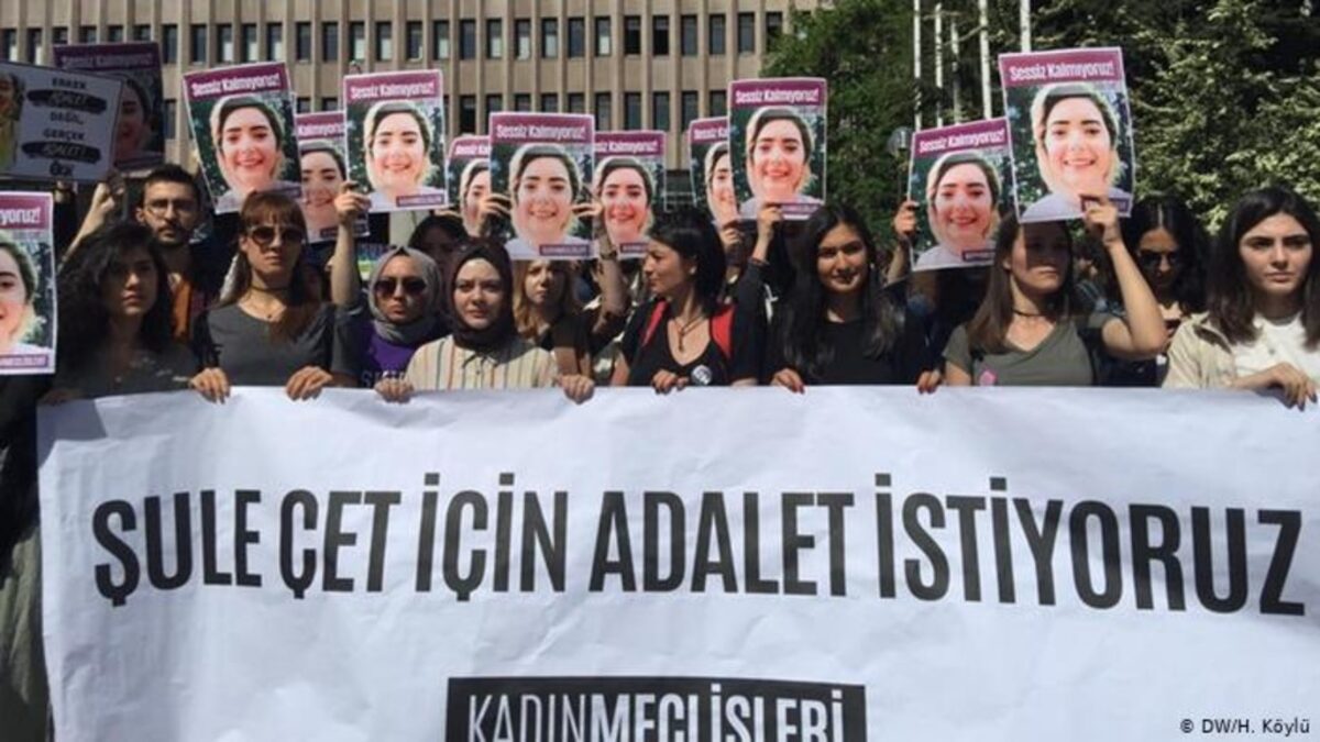 Протестна акция след убийството на 23-годишната Шуле Чет. Протестна акция след убийството на 23-годишната Шуле Чет.