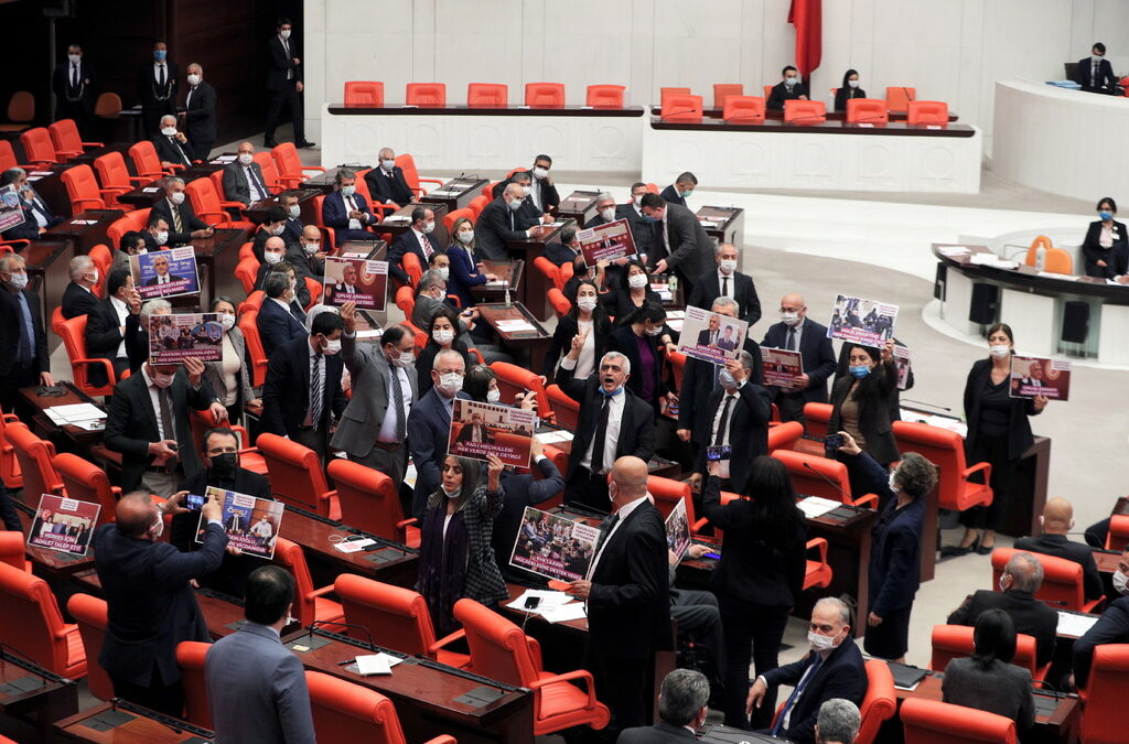 Турската прокуратура поиска закриване на прокюрдската партия - трета сила в парламента