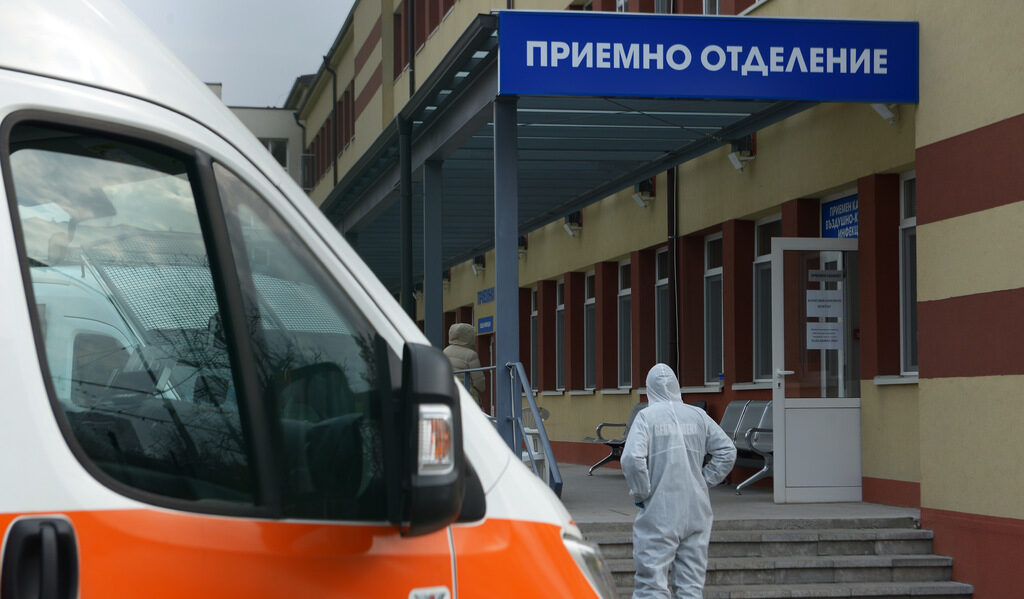 Коронавирусът в България: най-голям брой новорегистрирани заразени, около 70% от леглата са заети (хронология)
