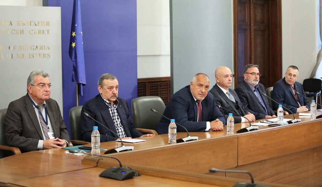Коронавирусът в България: мерките били разхлабени по политически причини (хронология)