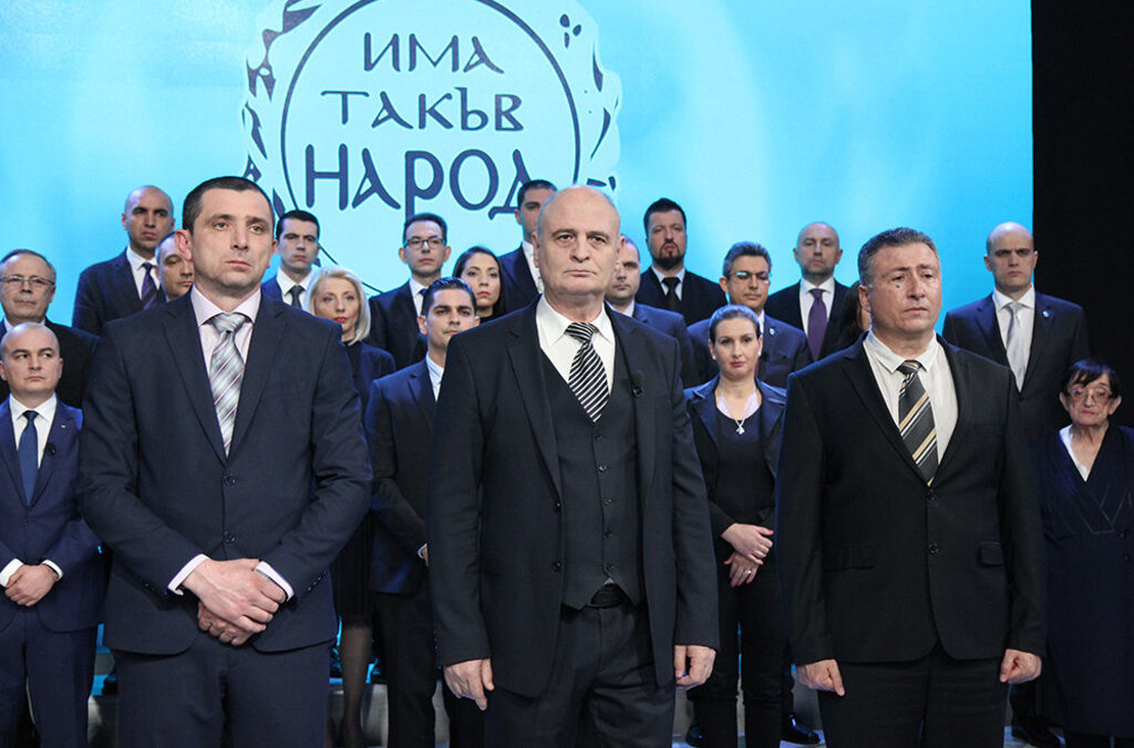 Николай Радулов (в центъра) беше посочен като водещ експерт в сектора по вътрешна сигурност заедно с бившия офицер от НСО Светлин Стоянов и експертът по сигурност Николай Бойчев.