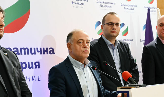 "Демократична България" би участвала в кабинет, подкрепен от БСП и ДПС, но не и с техен мандат