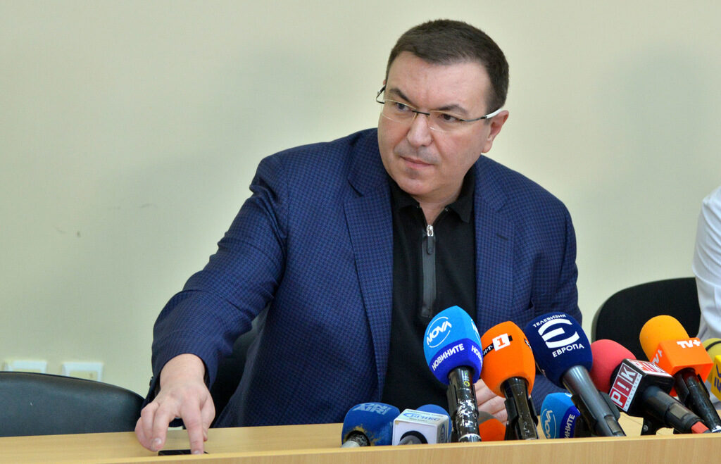Коронавирусът в България: Властите още обмислят за втората доза "Астра Зенека" (хронология)