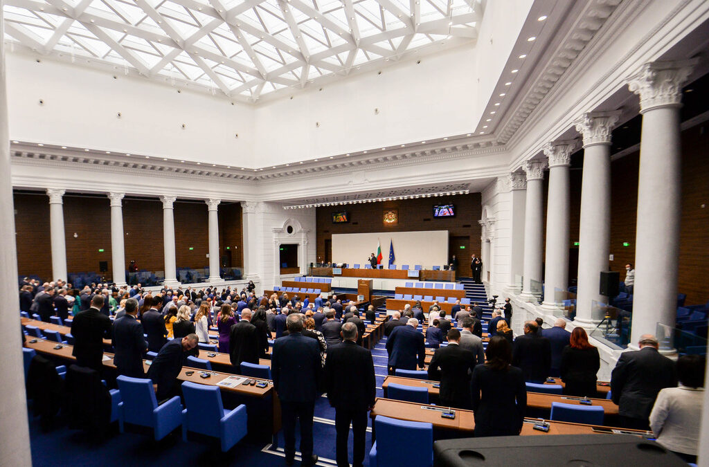 117 души от новия 240-членен парламент имат опит в законодателната и в изпълнителната власт.