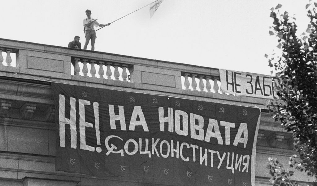 Кой знае, може би тъкмо там лежи заровено днешното българско неслучило се. Кой знае, може би тъкмо там лежи заровено днешното българско неслучило се.