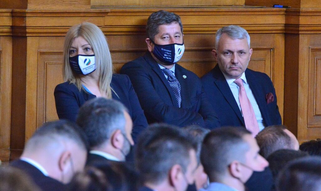 "Спасявате Гешев като рохко яйце": ГЕРБ, БСП и ДПС включиха върховните съдии към изслушване на главния прокурор "Спасявате Гешев като рохко яйце": ГЕРБ, БСП и ДПС включиха върховните съдии към изслушване на главния прокурор