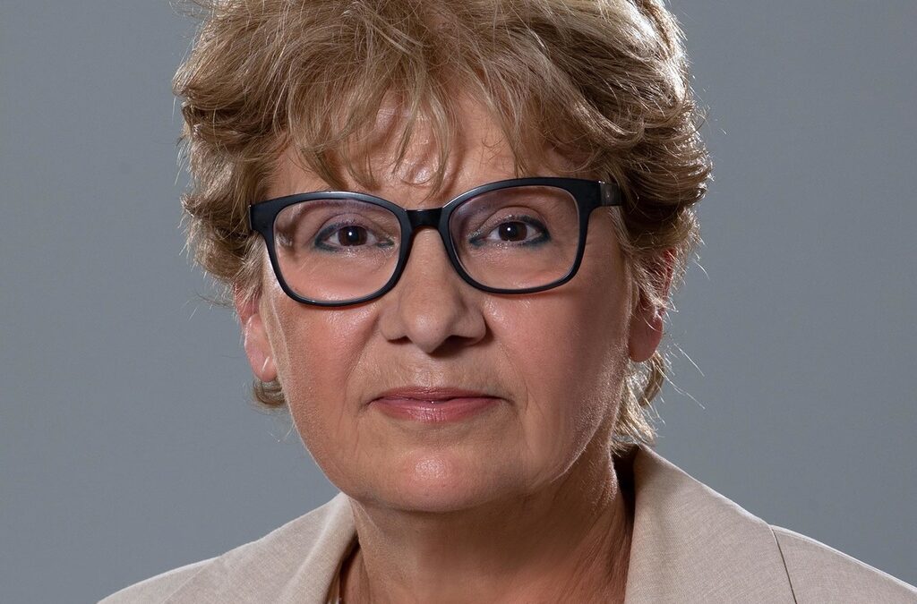 Коя е Виолета Комитова, назначена за служебен министър на регионалното развитие