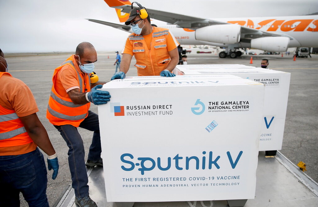 Големи обещания, малко дози: защо Русия трудно произвежда Sputnik V