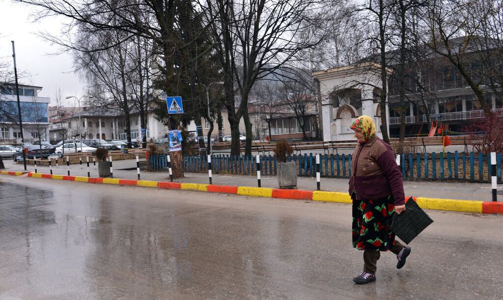"Ако бях на мястото на президента, щях да докарам от Сърница председателката на СИК и да я направя председател на ЦИК." "Ако бях на мястото на президента, щях да докарам от Сърница председателката на СИК и да я направя председател на ЦИК."
