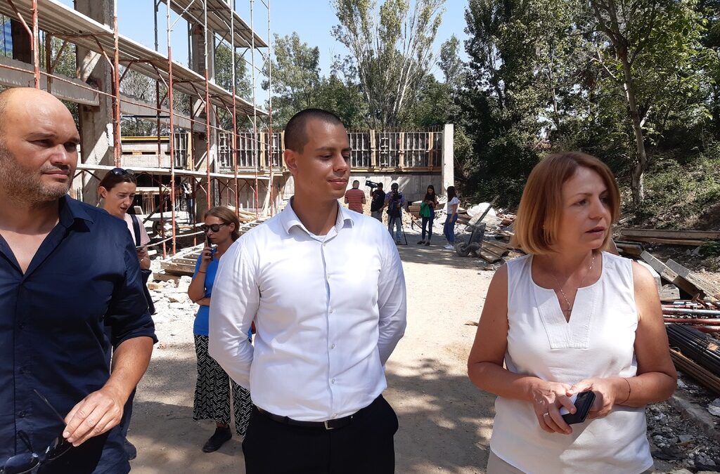 Зам.-кметът по дигитализацията Генчо Керезов (в средата) и Йорданка Фандъкова. Зам.-кметът по дигитализацията Генчо Керезов (в средата) и Йорданка Фандъкова.