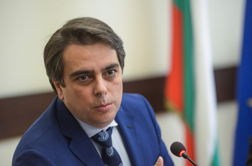 Асен Василев очаква "пълна информация" за пристанището на "Лукойл" в "Росенец" Асен Василев очаква "пълна информация" за пристанището на "Лукойл" в "Росенец"