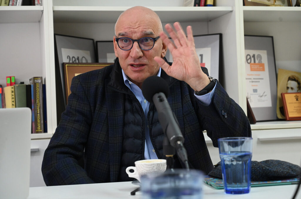 Левон Хампарцумян: Банките ще бягат от санкционираните като дявол от тамян