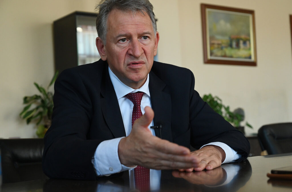 Стойчо Кацаров: Работата с невписването на ръководството на болница "Лозенец" е нагласена