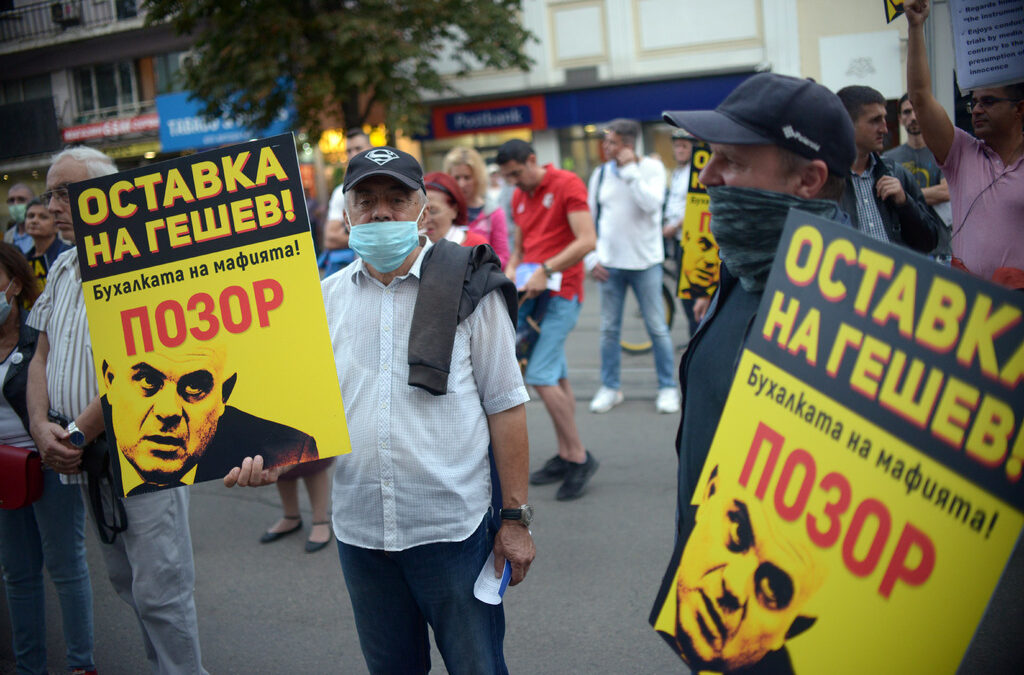 Политическото напрежение: в очакване на Кьовеши протестиращи започнаха подписка срещу Гешев (хронология)