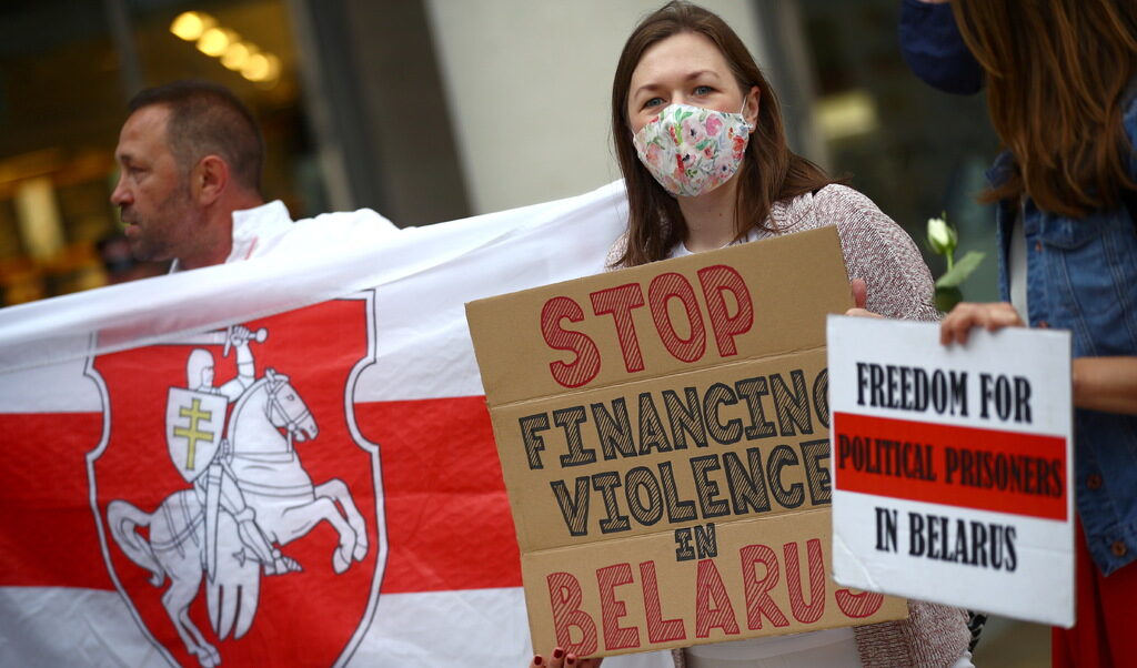 Протест в Лондон през септември 2020 г. под призива #BelarusBloodBonds, с който финансистите бяха призовани да не купуват държавни облигации на диктатурата на Александър Лукашенко.
