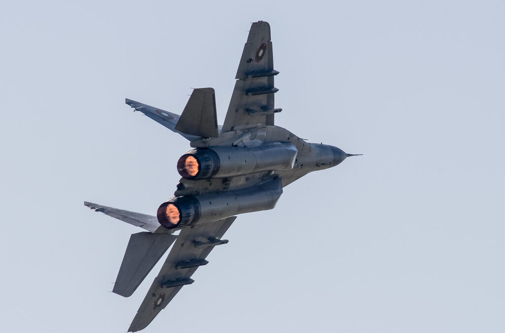 Военните пилоти летят на изправни самолети, увери командирът на "Граф Игнатиево"