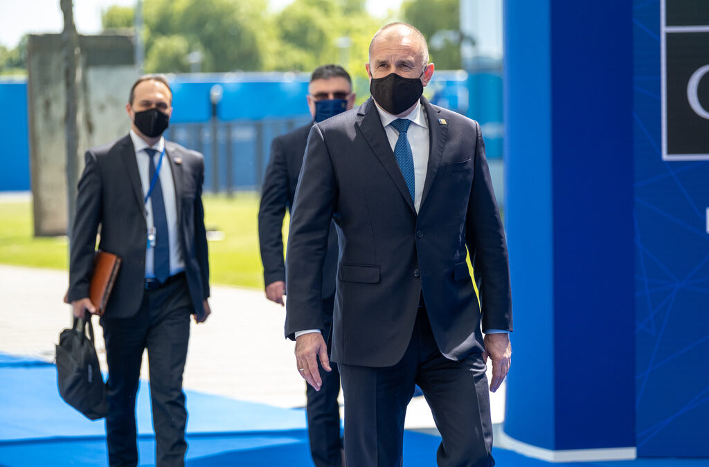"Инсинуации" и "ченгеджийски похвати": Президентът за записа на Пламен Узунов с бивш митничар