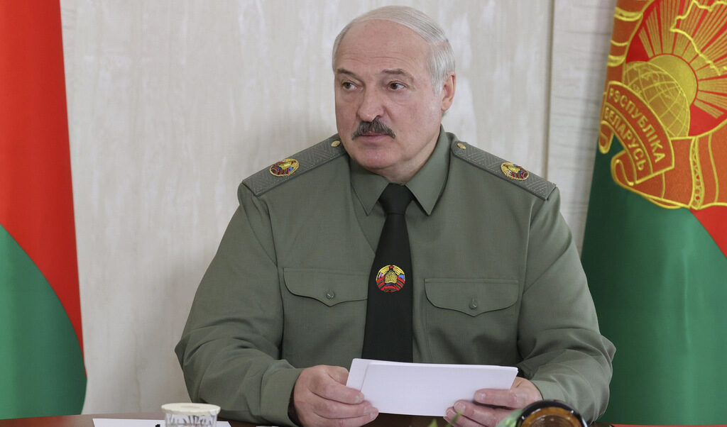 ЕС разшири черния списък за Беларус, но отложи икономическите санкции