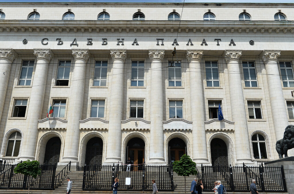 Ако министрите имат съмнения за нарушения на принципа на случайно разпределение и безпристрастността на съда, е следвало да поискат проверка от Инспектората при Висшия съдебен съвет и от самия ВСС.