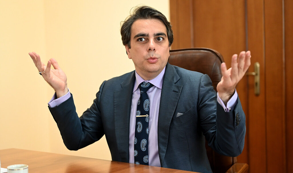 Финансовият министър изисква собствен ресурс и публичност за фирмите при "ин хаус" поръчки