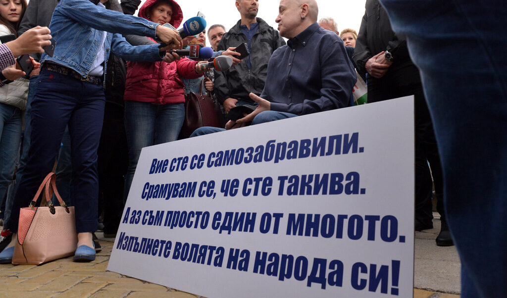 Проблемът беше най-точно наречен от "Файненшънъл таймс" – че се отива към антиполитическа управляваща платформа