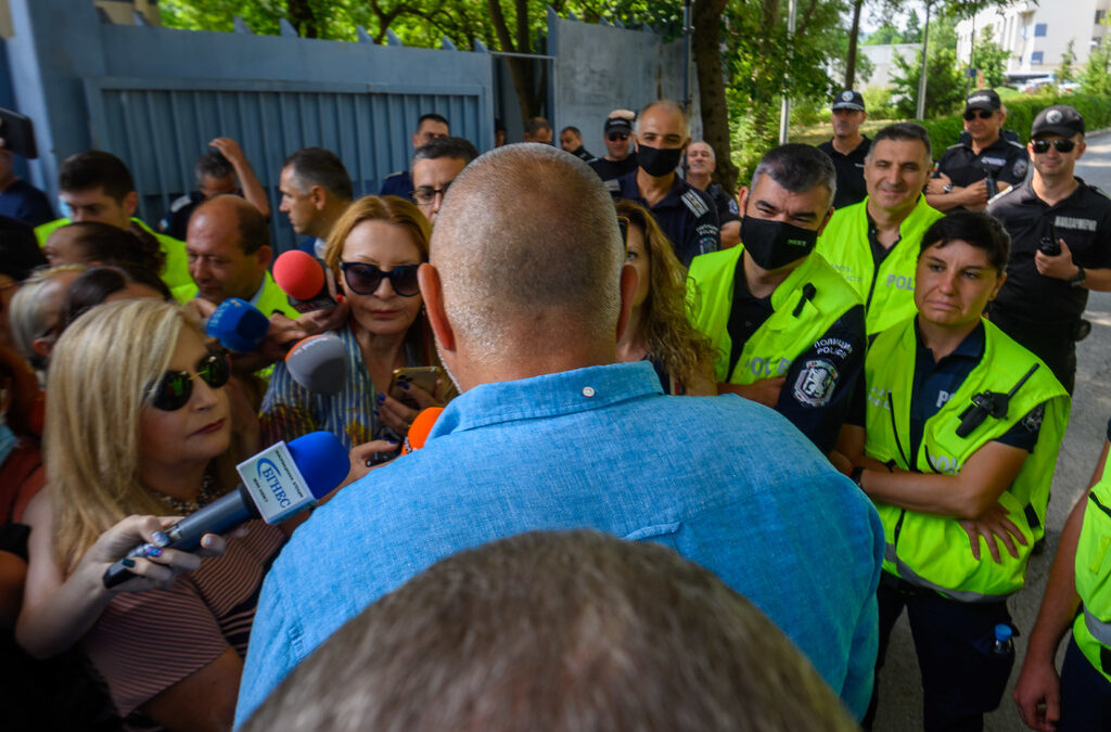 В доклада за 2021 година акцент се поставя на това, че все още е актуален въпрос е политическата намеса в медиите. Снимката е илюстративна.