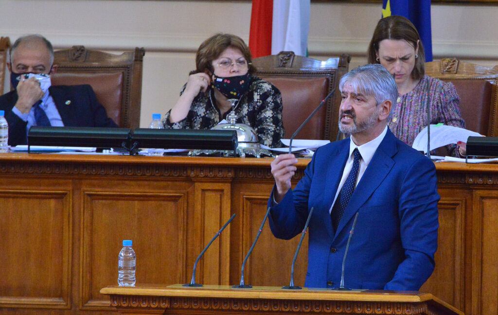 Депутатът от ГЕРБ Лъчезар Иванов е проверяван за пране на пари, спечелил 1.6 млн. долара от акции