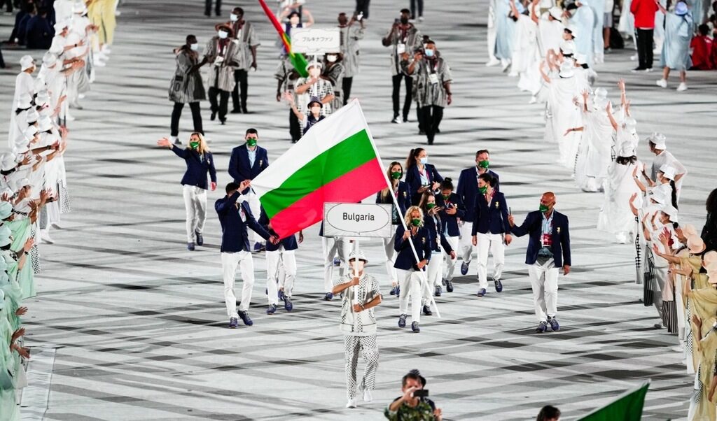 Без зрители, но с оптимизъм: олимпийските игри бяха открити