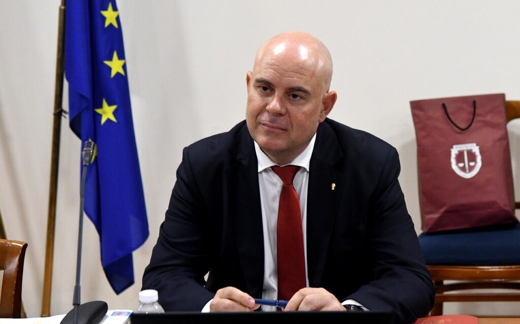 Поканата на парламента е задължителна за главния прокурор
