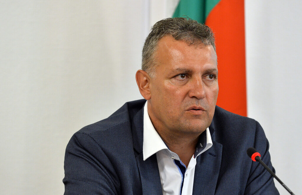 Валентин Николов