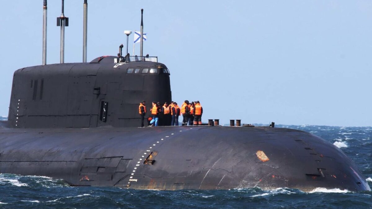 Край Дания е спрял двигателят на руска ядрена подводница, близнак на "Курск" Край Дания е спрял двигателят на руска ядрена подводница, близнак на "Курск"