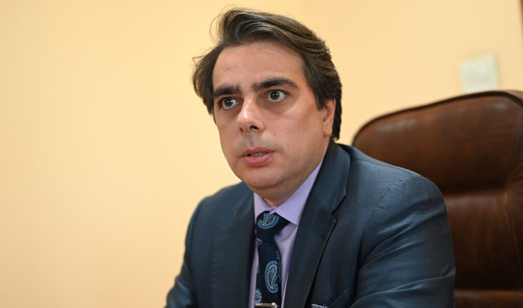 Излишъкът стига 700 млн. лева, правителството вече умолява парламента за актуализация на бюджета