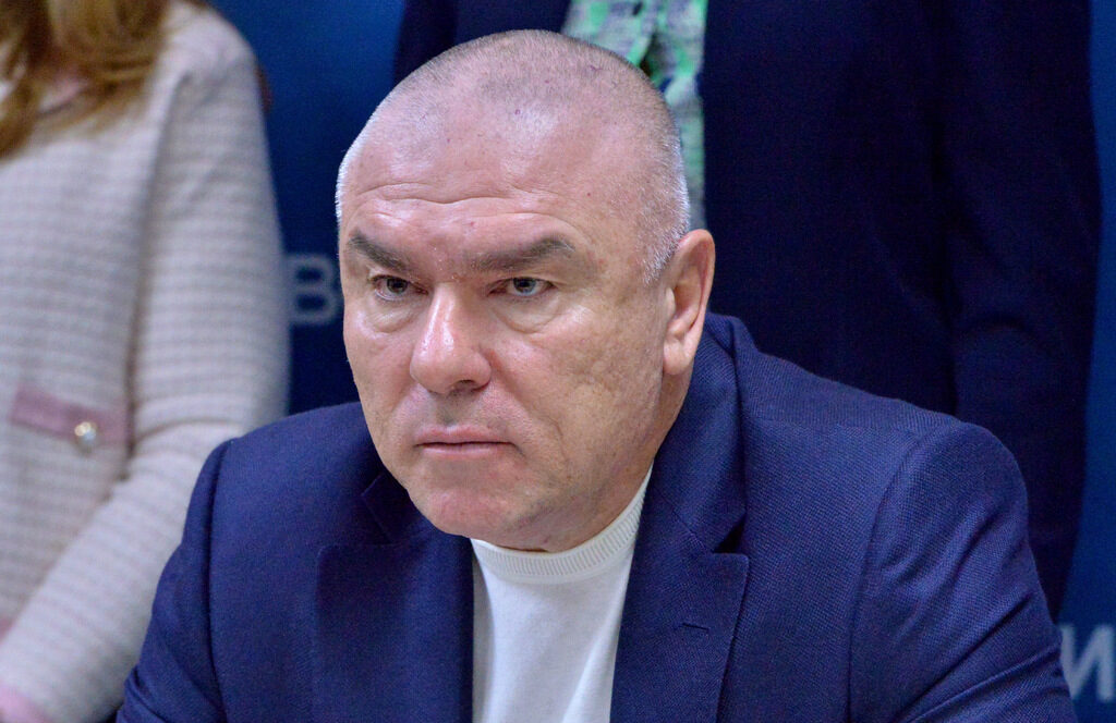 Наказанието бе наложено на Марешки за това, че през 2014 г. е заплашвал заедно с Красимира Колева, да разруши заведение и да прекрати търговската дейност на собственика му, за да го принуди да му плаща по 10 хил. лв. месечно.