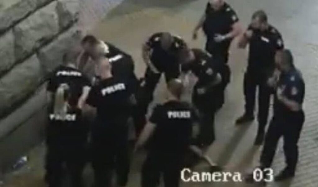 Очите на прокуратурата са широко затворени за бруталните сцени на полицейско насилие.