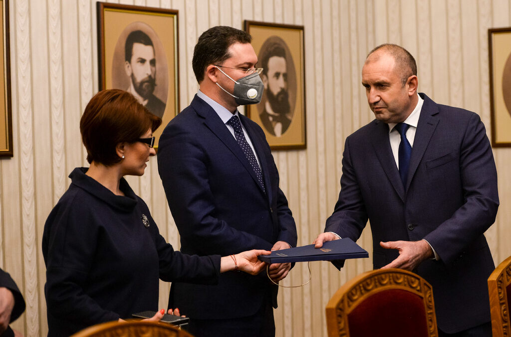 Политическото напрежение: ГЕРБ ще представи кабинет преди да получи мандата утре (хронология)