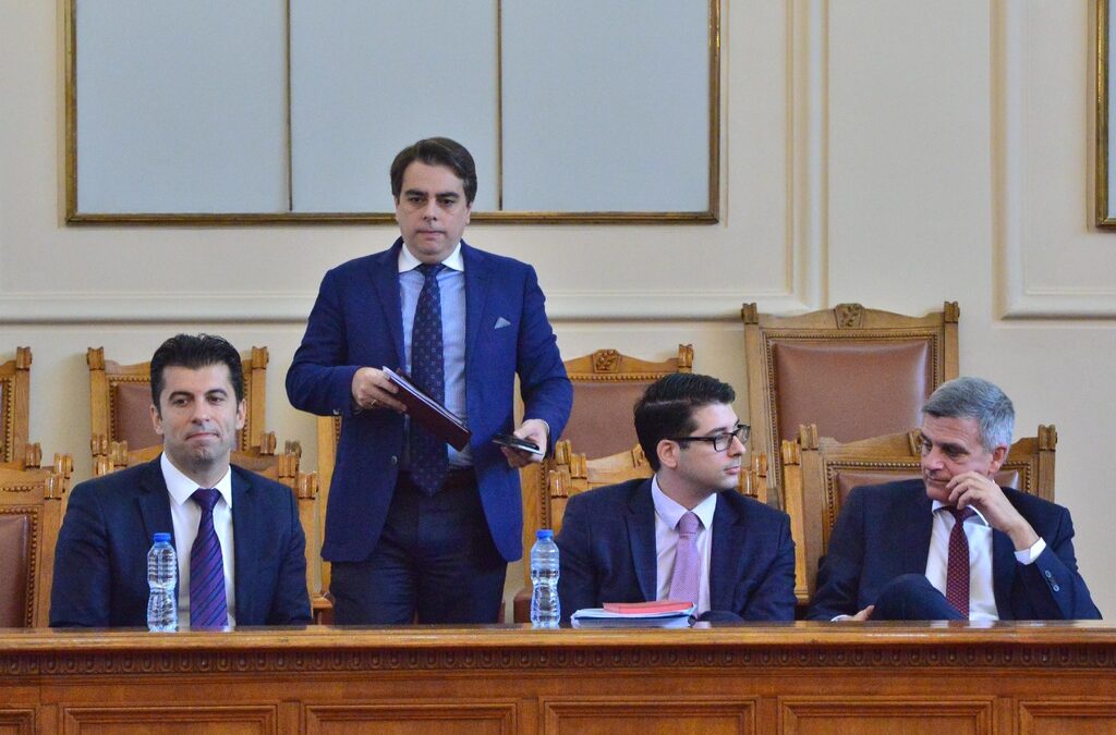 Служебният премиер би влязъл в партия на Кирил Петков и Асен Василев