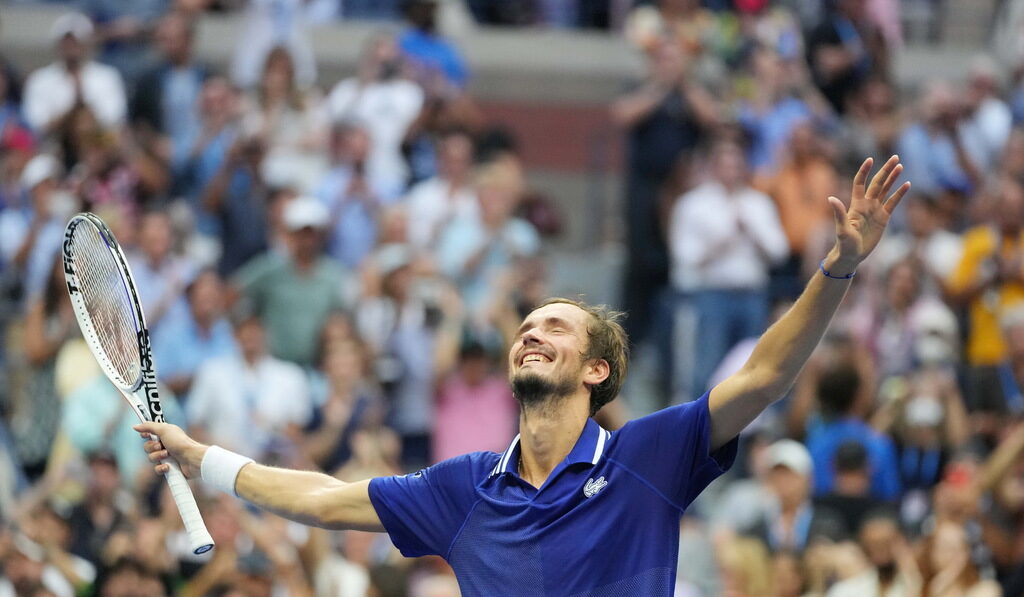 Медведев укроти неудържимия Джокович и спечели US Open